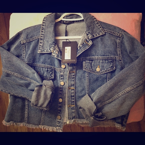PrettyLittleThing {Cropped Denim Jacket} - Picture 1 of 4